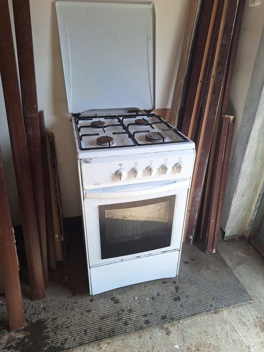 Продам газовую плиту