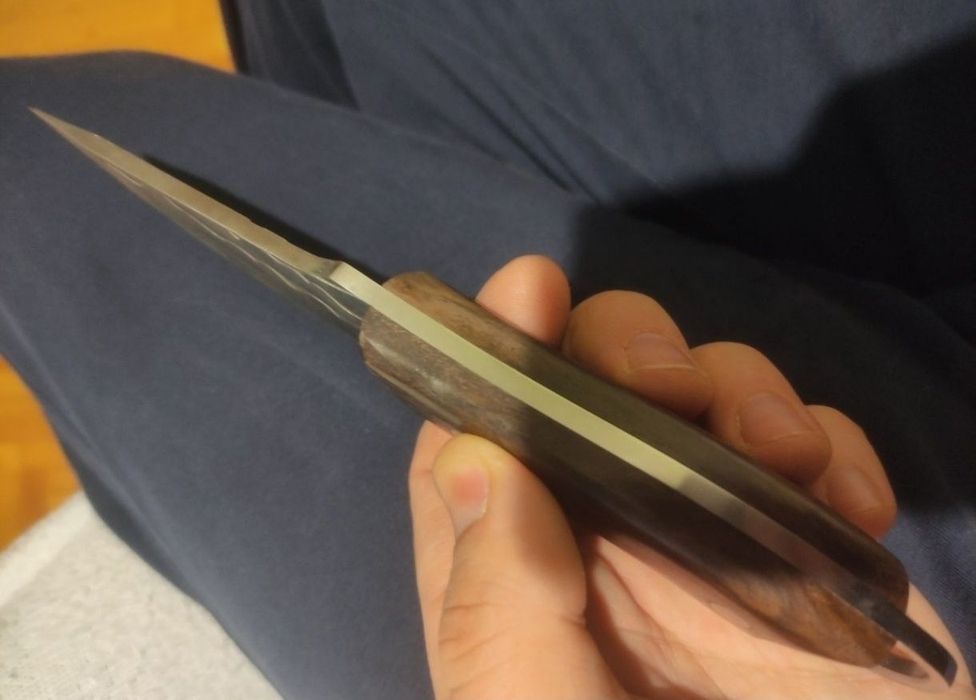 Cutit de vanatoare cu lama continuata in tot manerul,gros lama 4mm