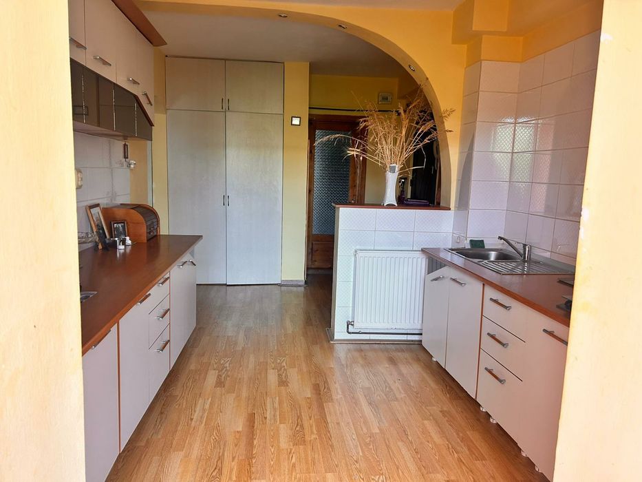 POZITIE EXCELENTA!2 decomandate/ semicentral /etaj 2/centrala/