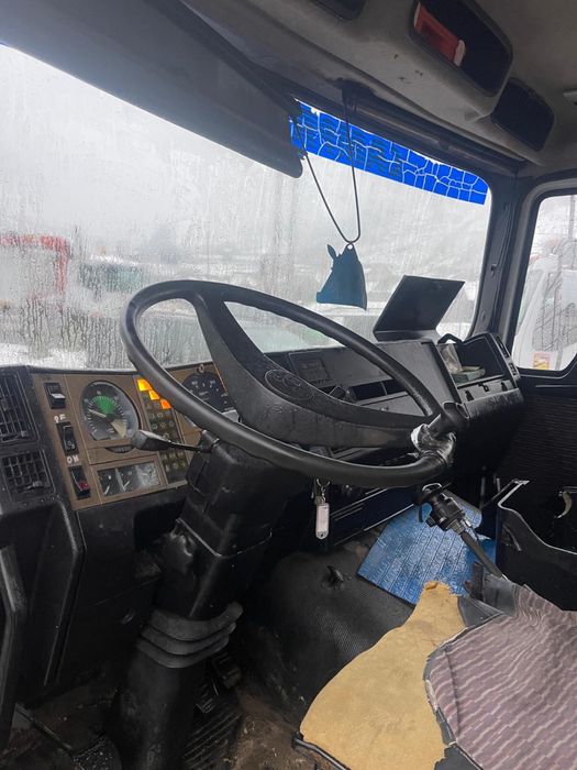 Man 12.192 basculabil trilateral cu macara