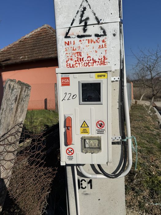 Se vinde un teren
