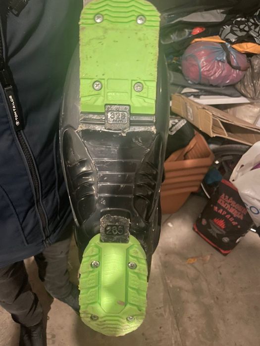 Ски (157 р-р) комплект със ски обувки