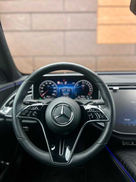 Mercedes-Benz E300e Hybrid Benzina+Electric - An Fabricatie 2025