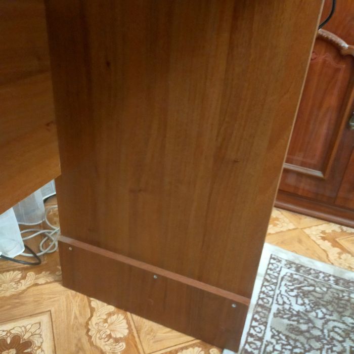 Стол компьютерный из ДСП изготовлен под заказ