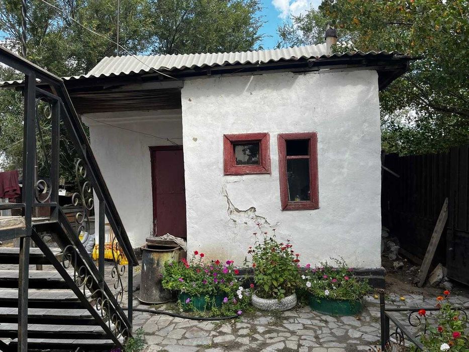 Продам двух этажный дом