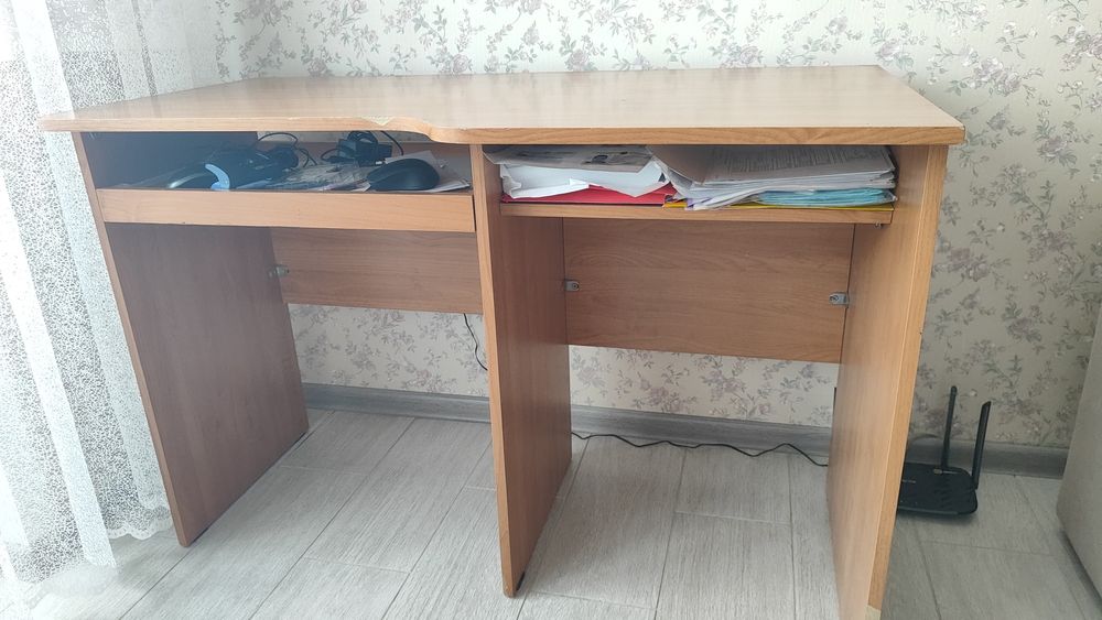 Продам компьютерный стол