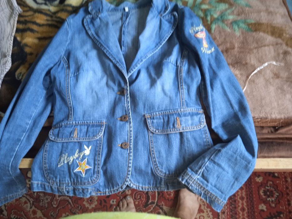 Продам демисезонные и  джинсовые  куртки