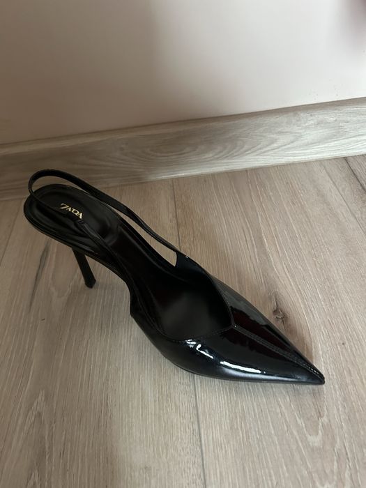 Обувки с ток Zara