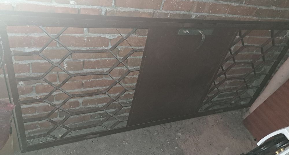 Метална врата с каса