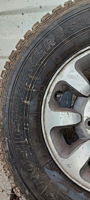 Шипованная резина с дисками 235/75_15