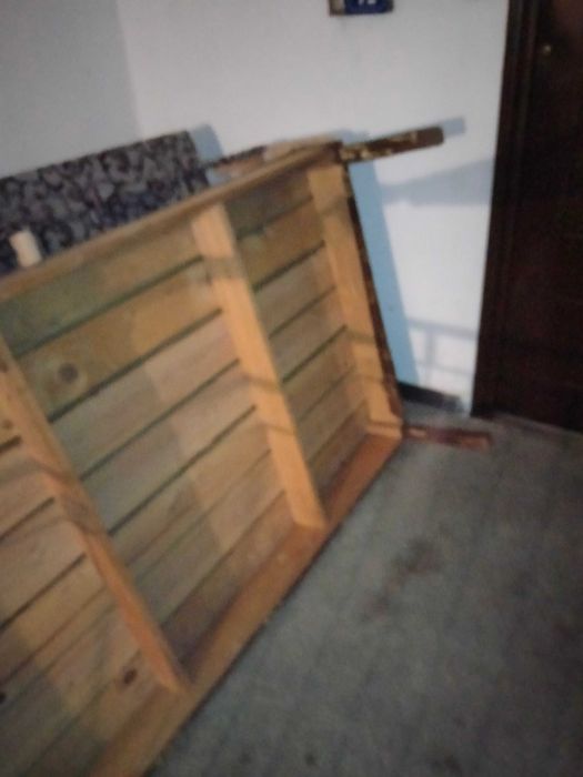 Vând pat într-o stare bună