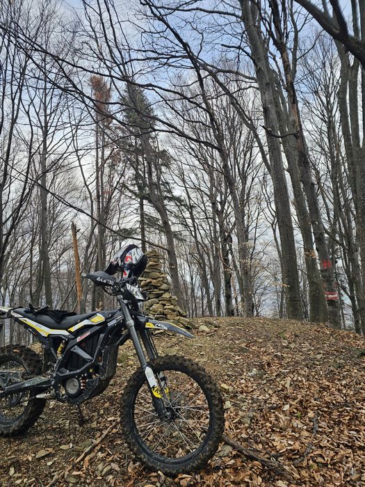 Motocicleta electrica enduro Surron Ultra Bee 2024 road legal + bonusuri, GPS si status baterie in aplicatie