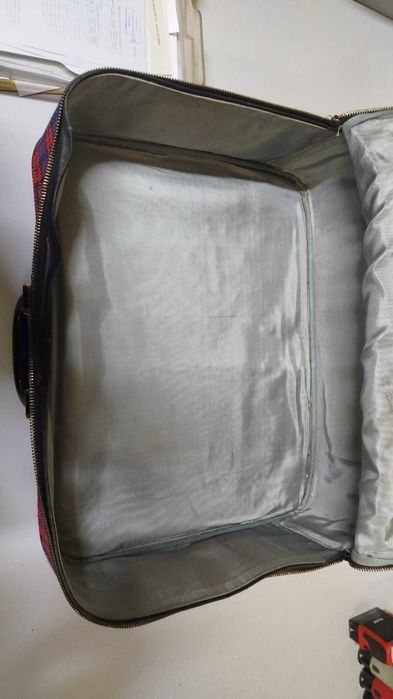 ретро чемодан в хорошем состоянии