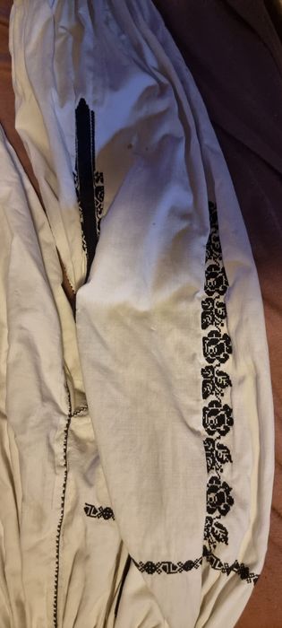 Vând ie originală de femeie din zona Padureni, jud. Hunedoara