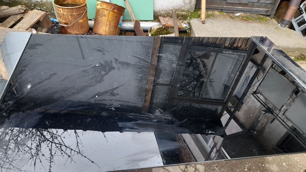 Продавам 2 маси,цени по договаряне