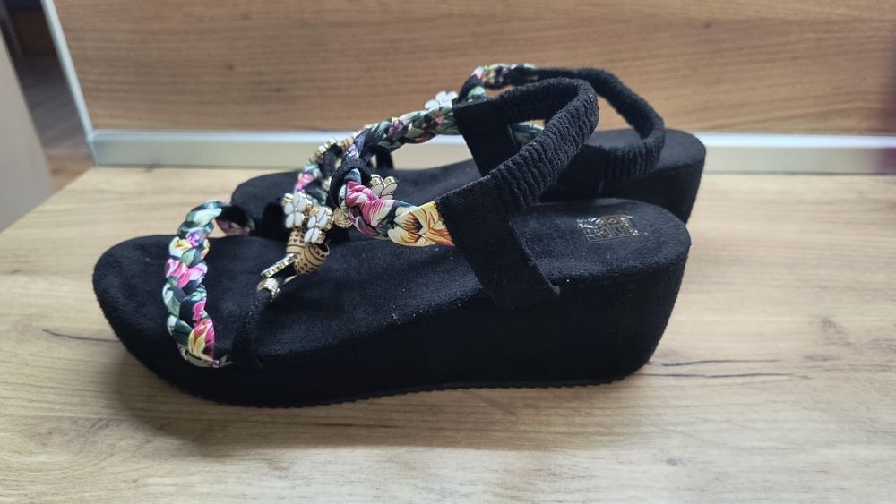 Нови сандали 39номер