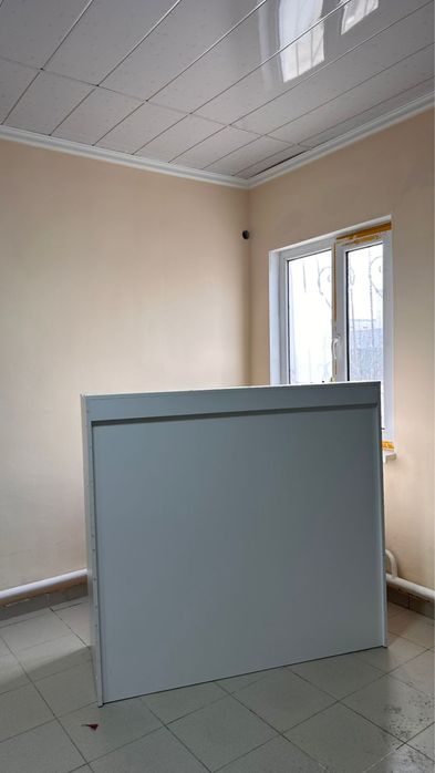 Пластиковые двери, зеркало