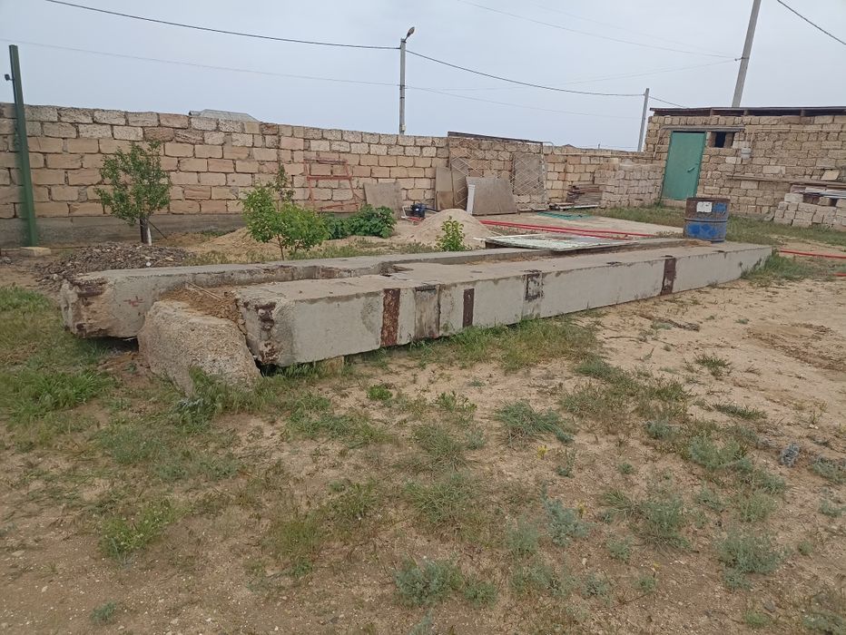 Бетонные блоки, эстакада.