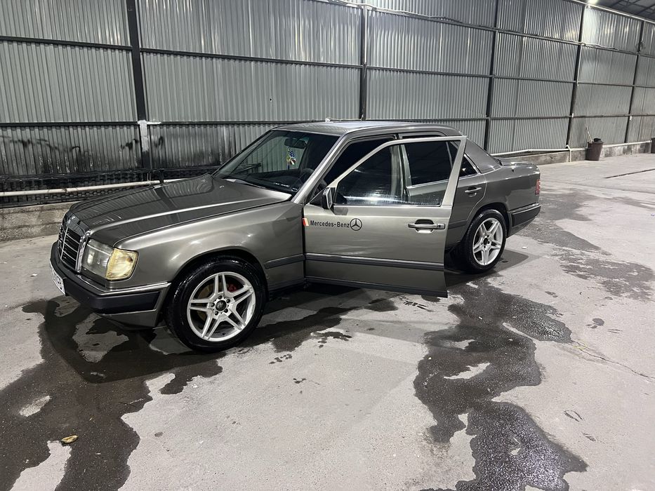 Mersedes Benz Daimler Benz W124! Легенда!