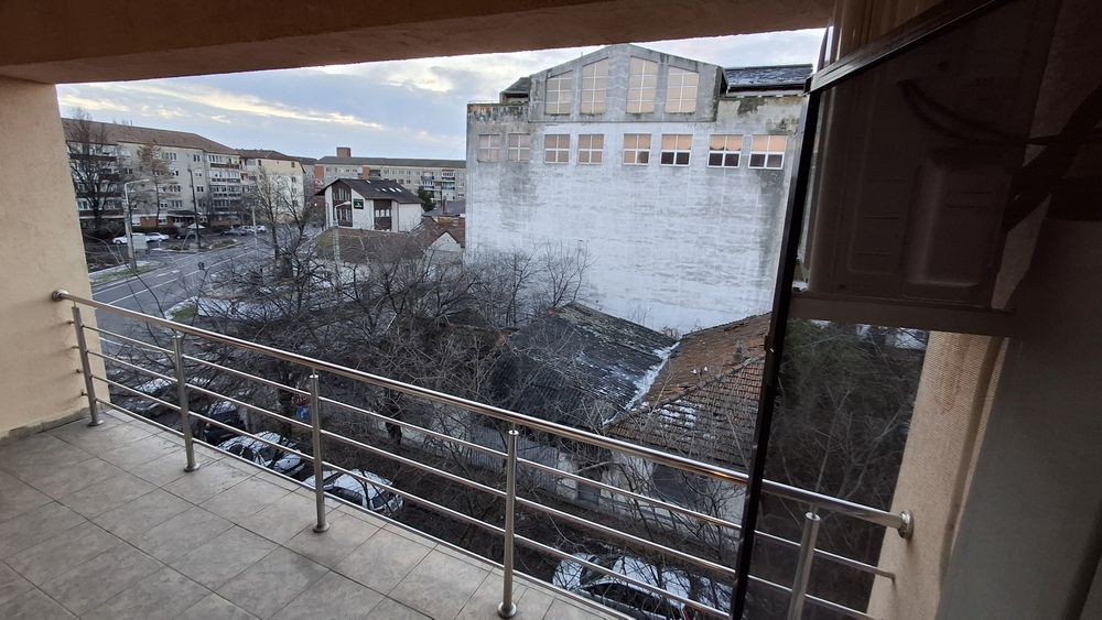 Apartament 2 camere de închiriat.