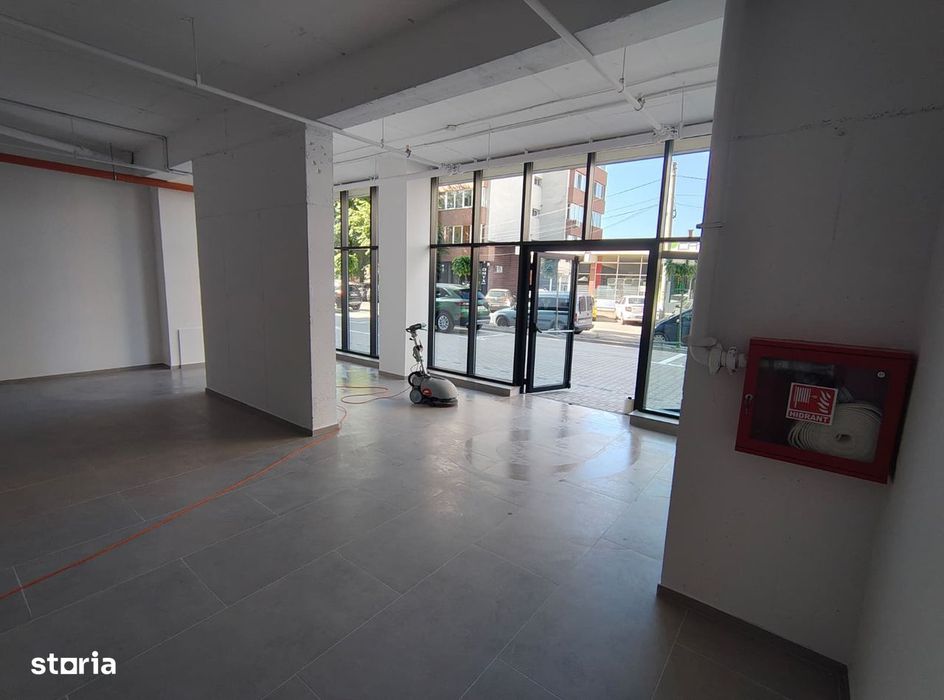 Sp. comercial 138 mp, central, vitrina, vad comercial, parcare, 16e/mp