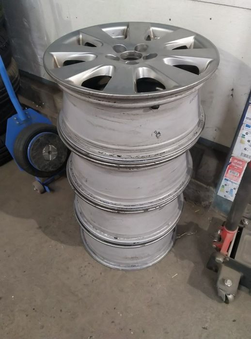 Продавам джанти за Тойота