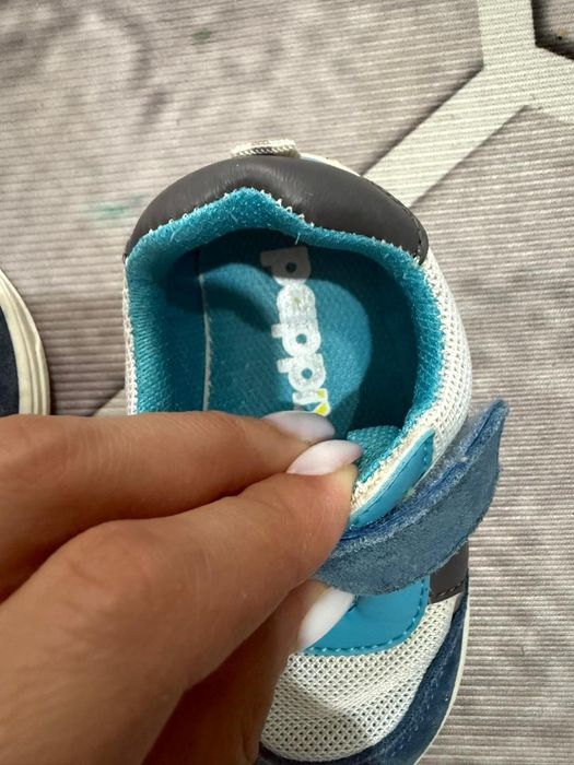 Детские кроссовки