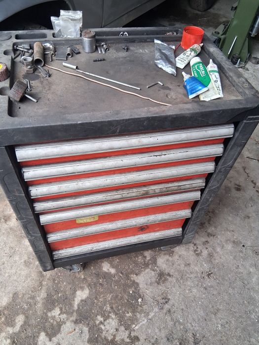 Dulap cu șapte sertare pentru