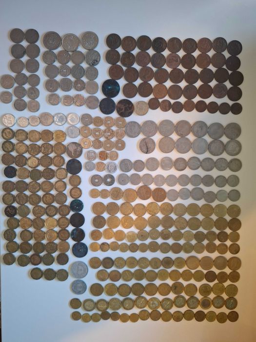 Огромен лот над 1000 монети