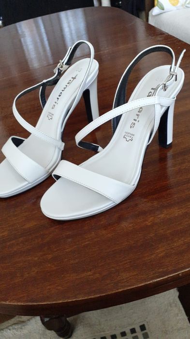 От естествена кожа летни обувки на ток