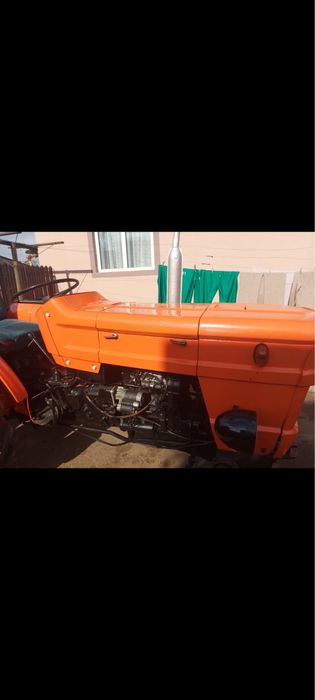 Tractor universal 445