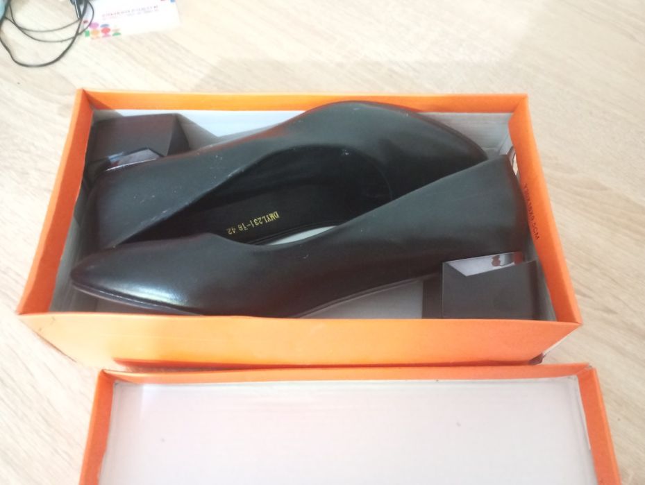 Продаются туфли.