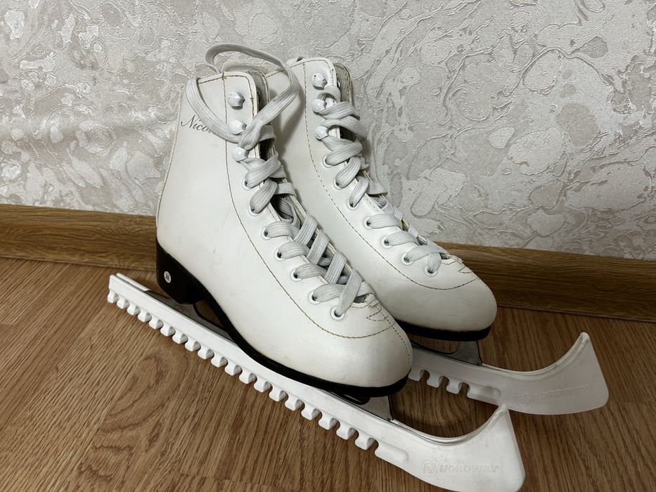 Продам коньки 33 размера