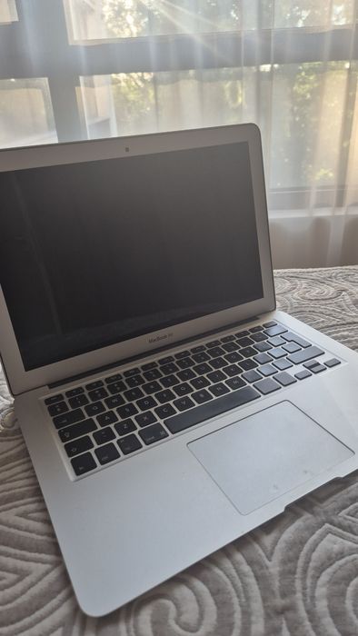 Apple MacBook Air 13" 2017 | i5 | 8 GB RAM | 128 GB SSD + кутия