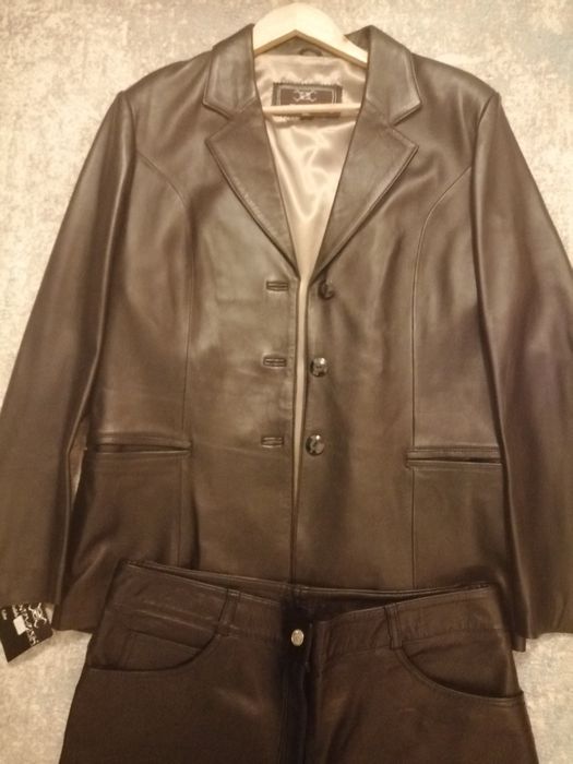 Set costum de piele NOU cu eticheta de calitate superioară /Spania