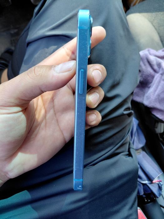 Обменяю iPhone 13 256 GB на iPhone классом выше.
