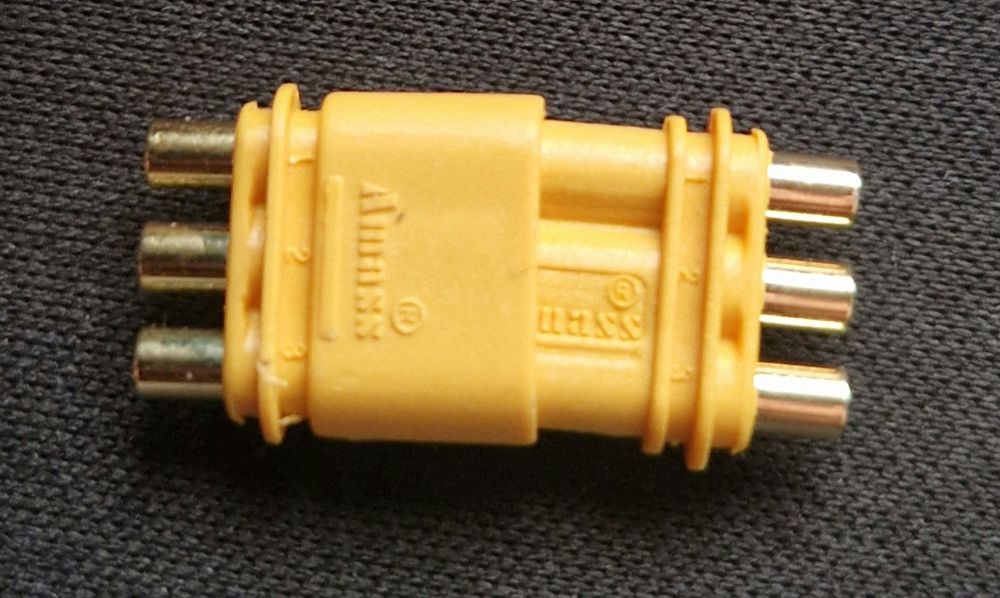 Оригинални конектори Amass MR30 (30A) с капачки - Нови