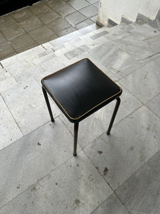 Винтидж табуретка със метални крака