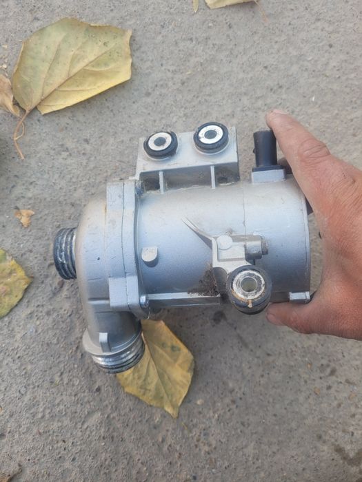 Электро Помпа бмв на запчасть