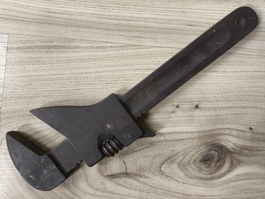 Стар гаечен ключ произведен от старата немска фирма  Zerem