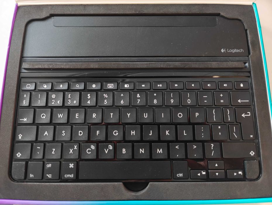 Клавиатура Logitech за iPad air 2