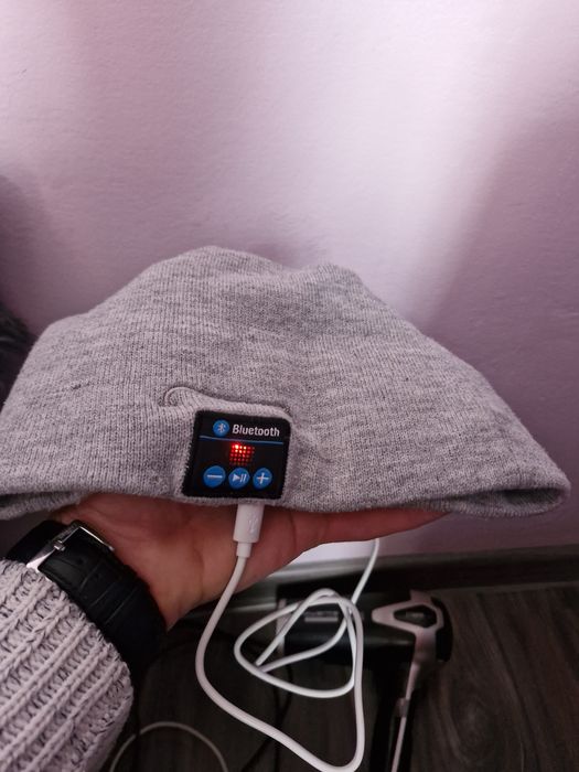 Căciulă cu Bluetooth!!