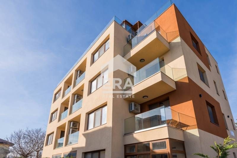 Двустаен обзаведен апартамент за продажба, със собствен двор/веранда,