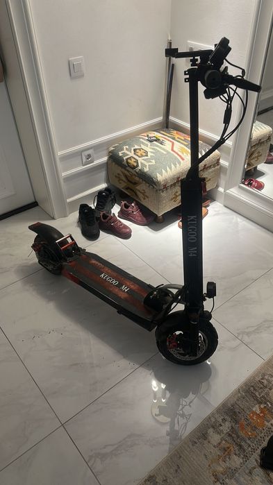 Продам электросамокат куго м4