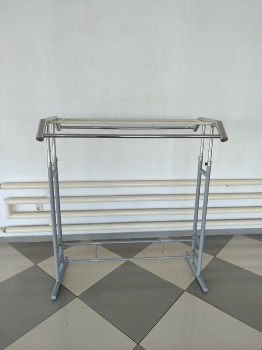 Стойка для одежды