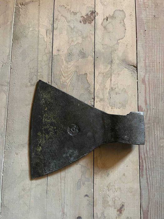 Топор  новый российский