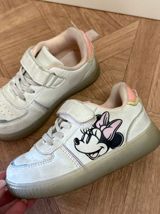 Продам детские кроссовки