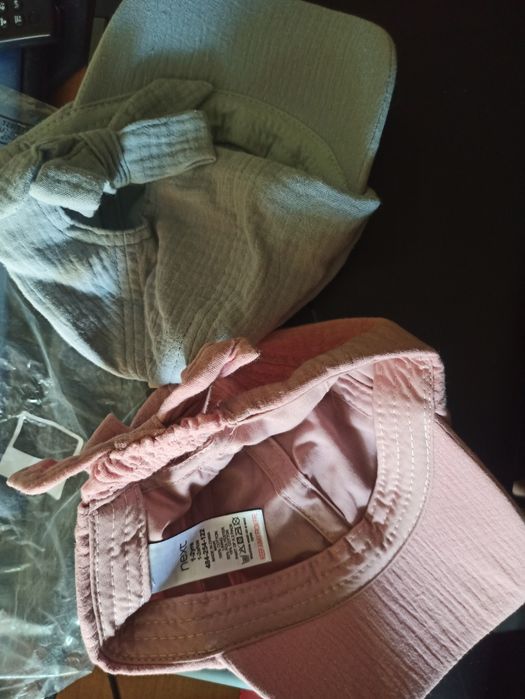 NEXT шапки за момиче + чорапки