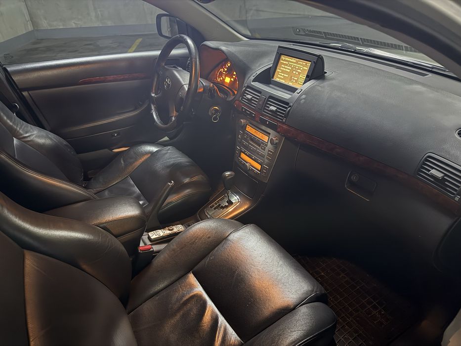 Toyota Avensis  2004