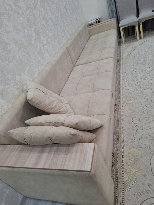 Продается диван и стол со стульями 20 штук